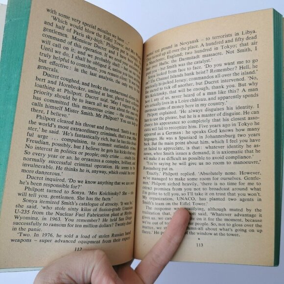 1980 Alistair MacLean's Hostage Tower Paperback, Pulp Fiction Spy Thriller - Picture 8 of 8